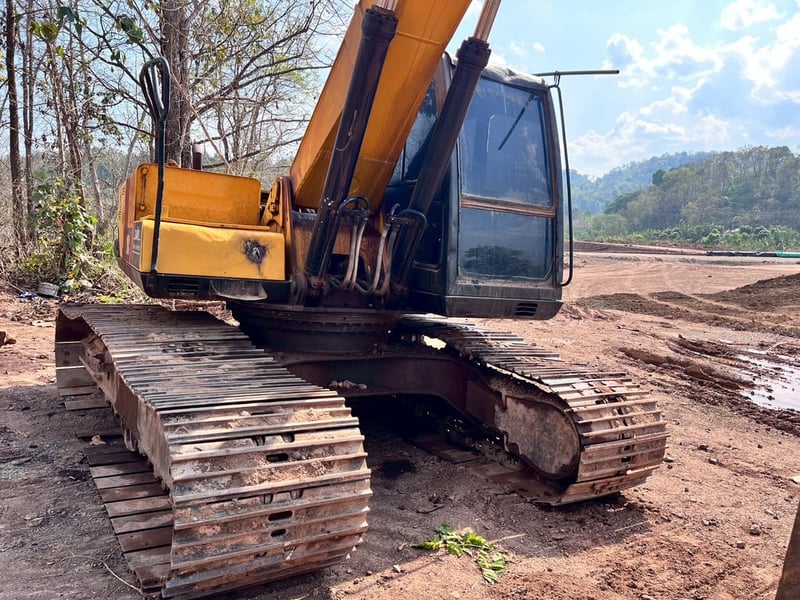 ขายแพ็คคู่  2 คัน  ราคา  700,000 1. KOMATSU PC 200-8 MO กล้องหลัง 2. KOBELCO SK200-3 เอกสารใบอินวอย