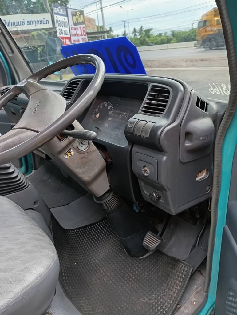 Isuzu 4 ล้อ NKR100แรง คอก ปี51 ราคา 295,000 บาท