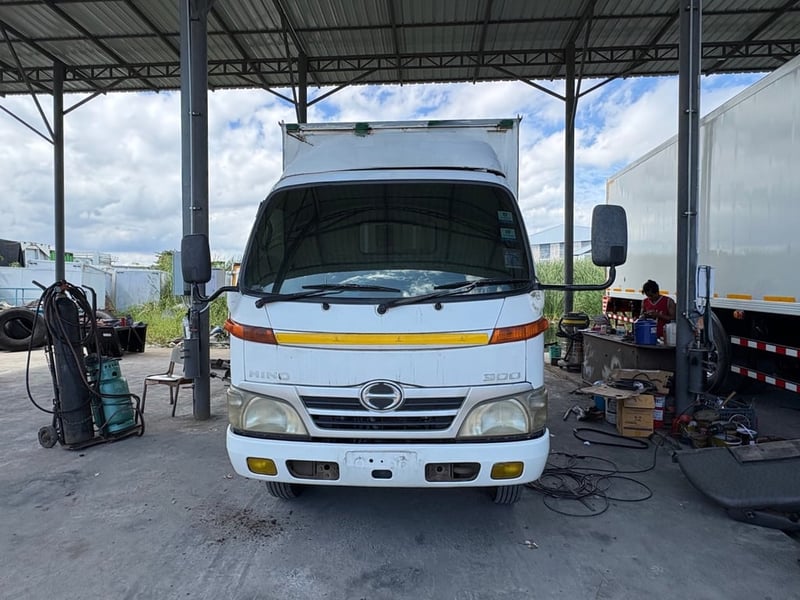 HINO XZU 136 ปี 53 ตู้2บาน 