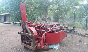 เครื่องสับย่อยหญ้าเนเปียร์เเละข้าวโพด เครื่องสับย่อยหญ้าเนเปียร์เเละข้าวโพด