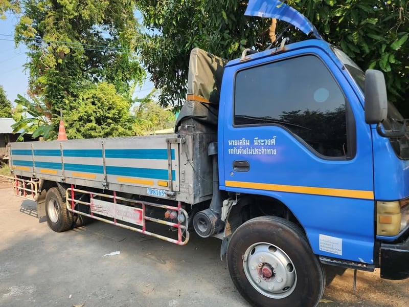 Isuzu NPR133 แรง ปี 46 (เจ้าของขายเอง) ยาว 5.5 ม. 