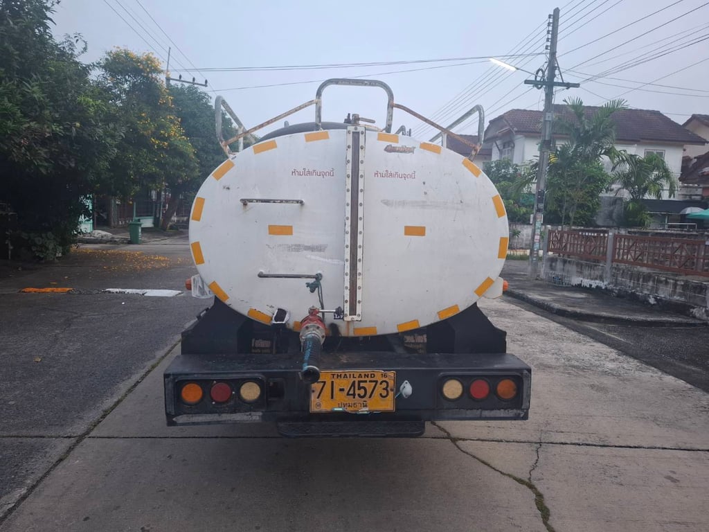 Isuzu 6 ล้อ ISUZU NMR 130 รถดูดสิ่งปฎิกูล (เจ้าของขายเอง)