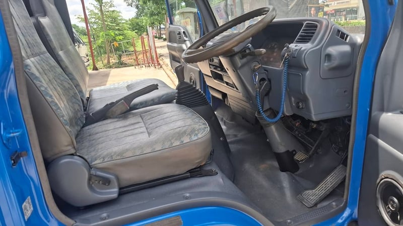 Isuzu NKR รถปี48 มีลิฟท้าย กระบะยาว3.50 ม. กระบะกว้าง 1.84 ม. Isuzu NKR รถปี48 มีลิฟท้าย กระบะยาว3.50 ม. กระบะกว้าง 1.84 ม.