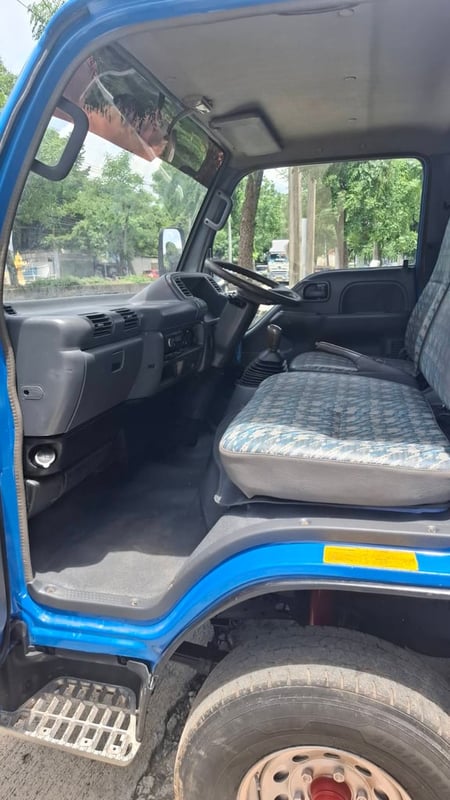 Isuzu NKR รถปี48 มีลิฟท้าย กระบะยาว3.50 ม. กระบะกว้าง 1.84 ม. Isuzu NKR รถปี48 มีลิฟท้าย กระบะยาว3.50 ม. กระบะกว้าง 1.84 ม.