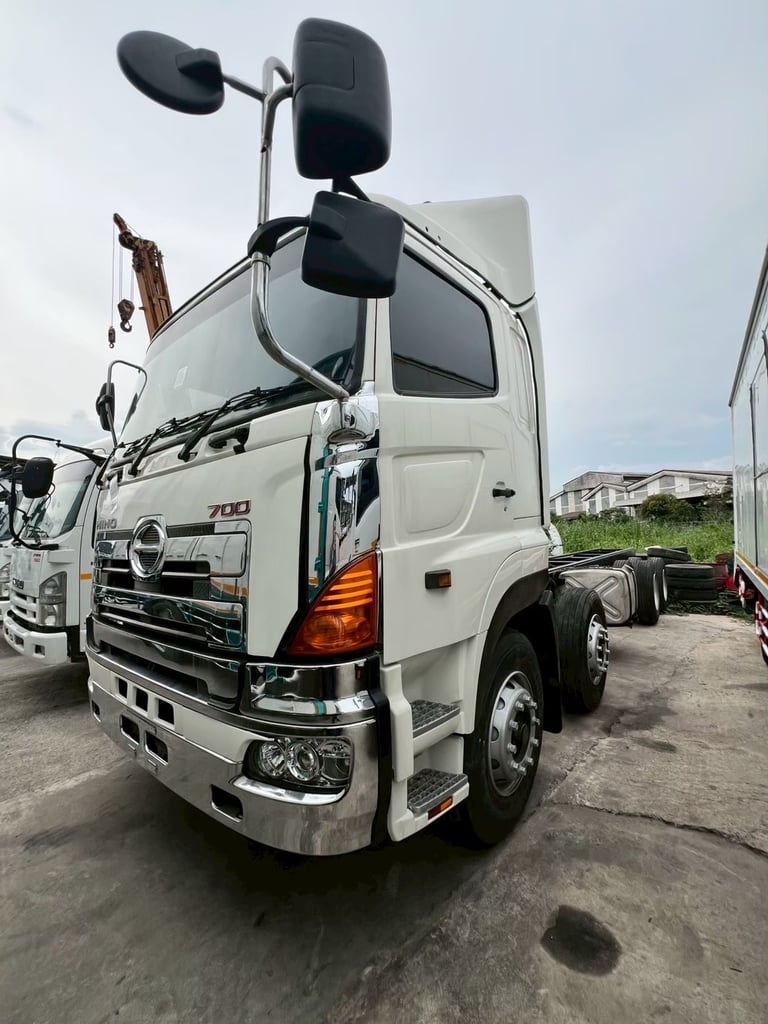 12ล้อฮีโน่ซีรีย์700เพลาเดียวหัวแชสซี (เงินสด)