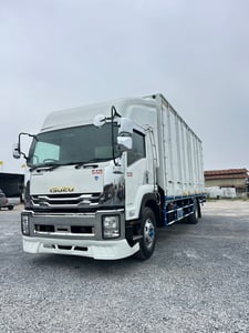 ISUZUรุ่นFTRเครือง240 ปี57 ตู้ทึบยาว7.5เมตร