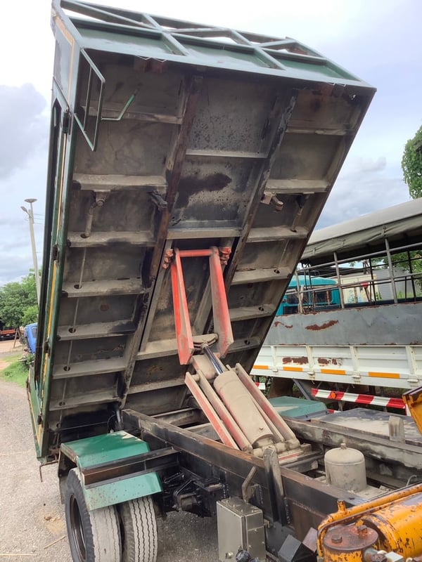 มิตซู 6 ล้อดั้ม 130 แรง กระเช้า ยูโร2 ปี 45  ราคา 290,000 บาทบาท 