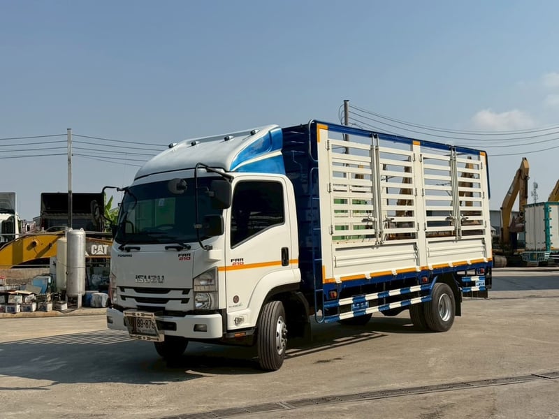 6 ล้อ FRR210 คอกเปิดข้าง ปี 64 กระบะยาว5.6ม. 