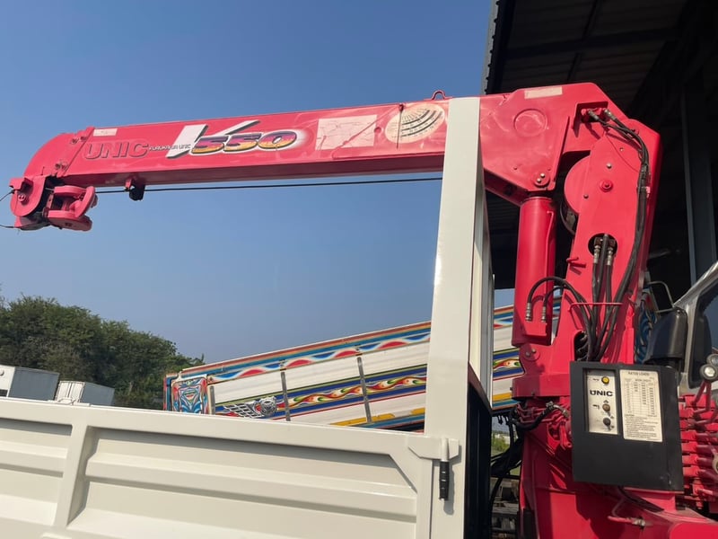 Isuzu Deca เครนท้องวีล่างบนตะขอพับ 5.50 ตัน ปี 48 FTR 200 แรง แอร์เย็น 