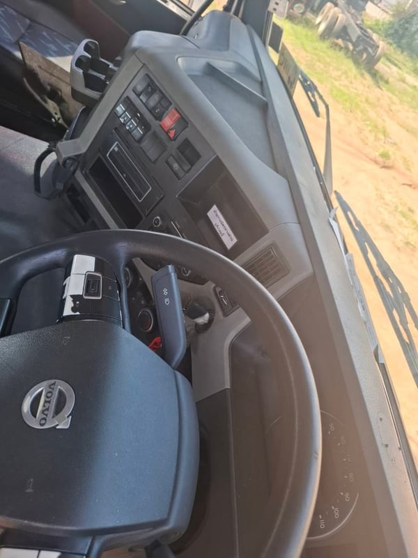 หัวลาก 10 ล้อ VOLVO 440 แรง ปี 58  ยกล้อ ถุงลม 