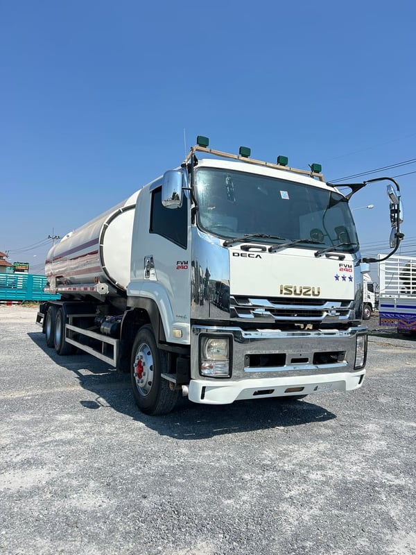 ISUZU 10ล้อ รุ่นFVM240 แรง ถังน้ำ8000ลิตร 