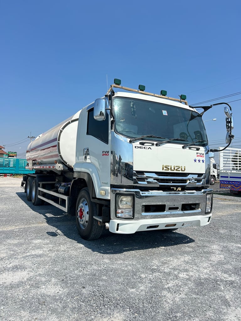 ISUZU 10ล้อ รุ่นFVM240 แรง ถังน้ำ8000ลิตร 