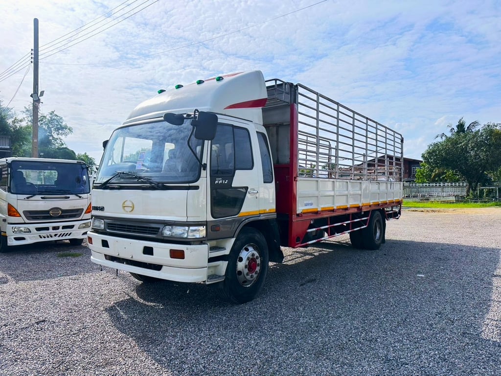 HINO FF1J ปี43 ยาว 7.20 เมตร รถบรรทุก 6ล้อ กระบะคอกสูง HINO FF1J ปี43 ยาว 7.20 เมตร รถบรรทุก 6ล้อ กระบะคอกสูง