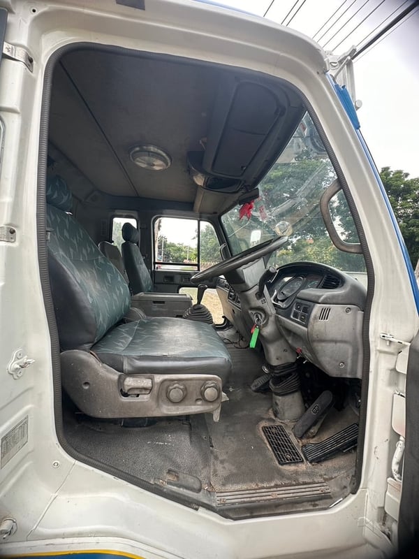 Nissan 6 ล้อเครน 7 ตัน  ราคา  550,000