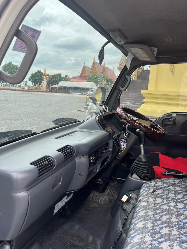 Isuzu NKR100แรง ตู้ทึบ ปี54 (เจ้าของขายเอง) 4ล้อจั้มโบ้ ตู้ยาว 3.2 เมตร Isuzu NKR100แรง ตู้ทึบ ปี54 (เจ้าของขายเอง) 4ล้อจั้มโบ้ ตู้ยาว 3.2 เมตร