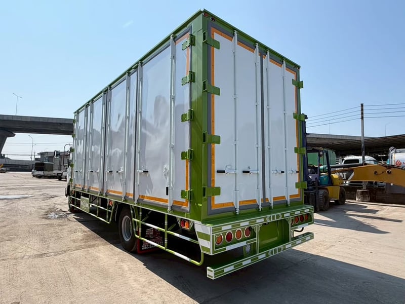 ISUZU FRR 210 ปี 63 ตู้ 10 บาน พร้อมใช้งาน ISUZU FRR 210 ปี 63 ตู้ 10 บาน พร้อมใช้งาน