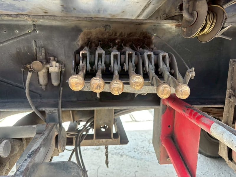 หางแท็งค์น้ำมัน 2 เพลา ปี40 ราคา 250,000 บาท 