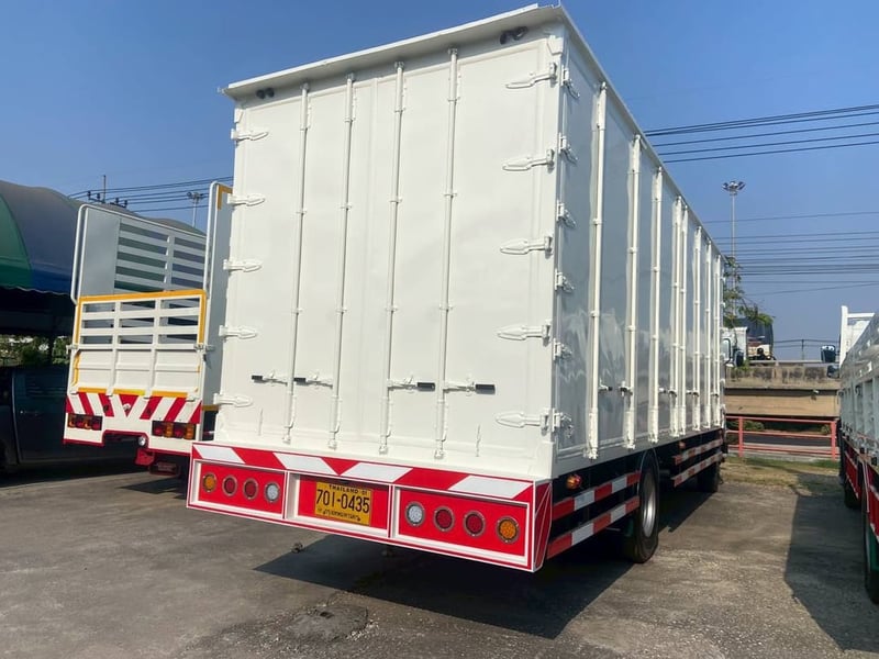 6 ล้อ FTR240 ปี 60 ตู้ทึบ 10 บาน  