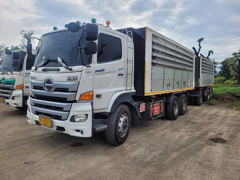 HINO Victor 500 EURO 3 ทะเบียน 71-1211 พ่วง 71-1145