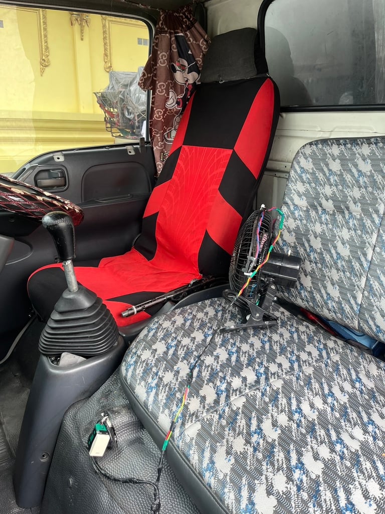 Isuzu NKR100แรง ตู้ทึบ ปี54 (เจ้าของขายเอง) 4ล้อจั้มโบ้ ตู้ยาว 3.2 เมตร Isuzu NKR100แรง ตู้ทึบ ปี54 (เจ้าของขายเอง) 4ล้อจั้มโบ้ ตู้ยาว 3.2 เมตร