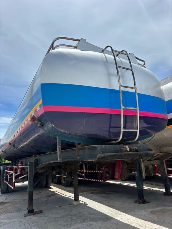 หางแท็งค์น้ำมัน 2 เพลา ปี40 ราคา 250,000 บาท 