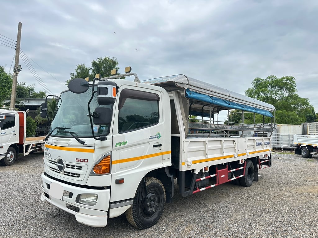 Hino mega 500 ปี57 รถสองแถว กระบะยาว 5.60เมตร Hino mega 500 ปี57 รถสองแถว กระบะยาว 5.60เมตร