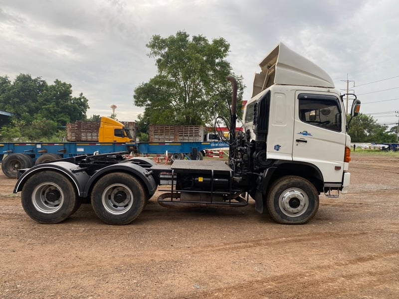 ฮีโน่เมก้า หัวลาก 320แรง ปี 2547 ราคา 520,000 บาท