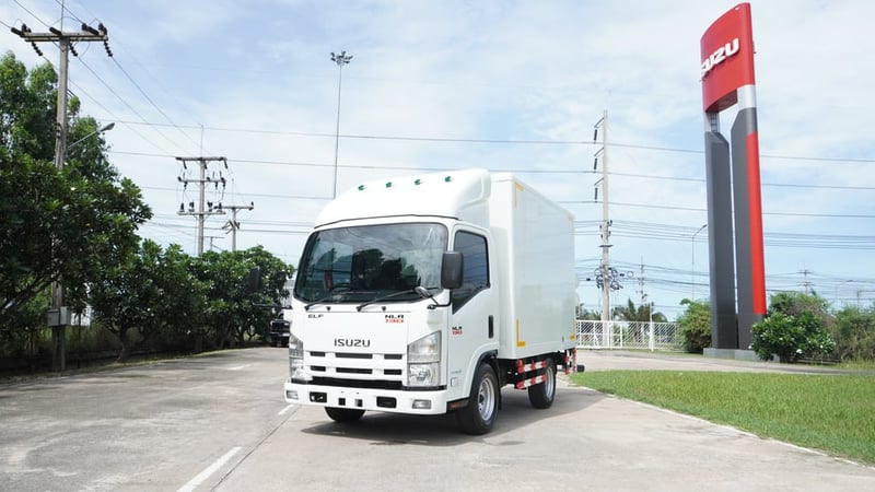 ISUZU NLR130 ปี57 ตู้ทึบ