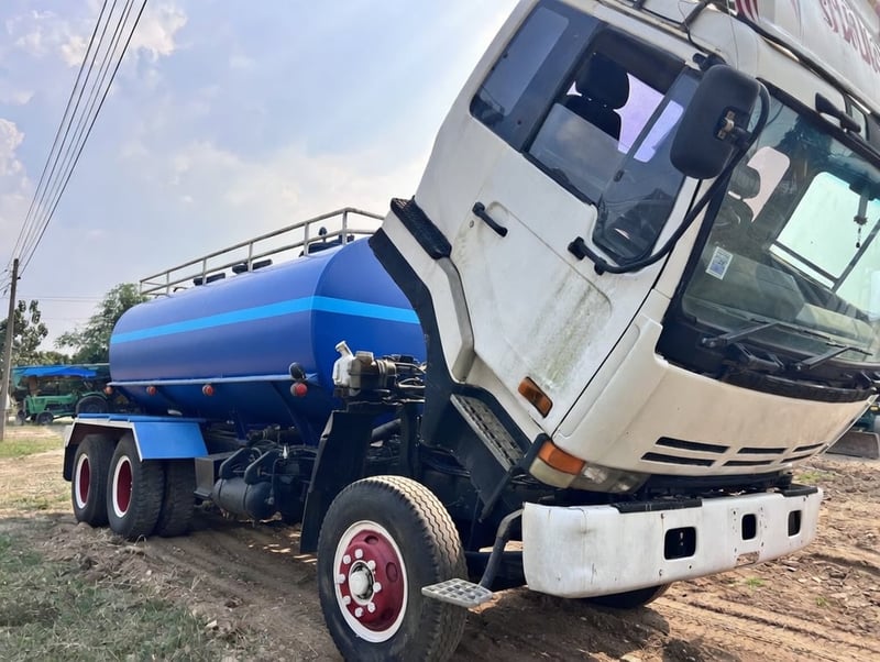 รถบรรทุกน้ำ NISSAN เครื่อง 225 แรง สองเพลา ปี 34 รถบรรทุกน้ำ NISSAN เครื่อง 225 แรง สองเพลา ปี 34