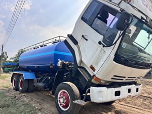 รถบรรทุกน้ำ NISSAN เครื่อง 225 แรง สองเพลา ปี 34 รถบรรทุกน้ำ NISSAN เครื่อง 225 แรง สองเพลา ปี 34