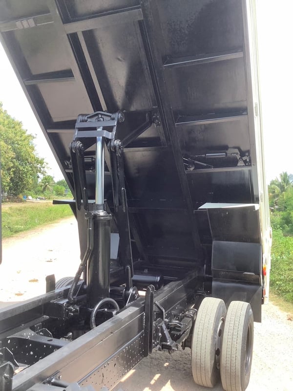 6ล้อIsuzu NPR150แรง ปี 57 ดั้มพ์ 