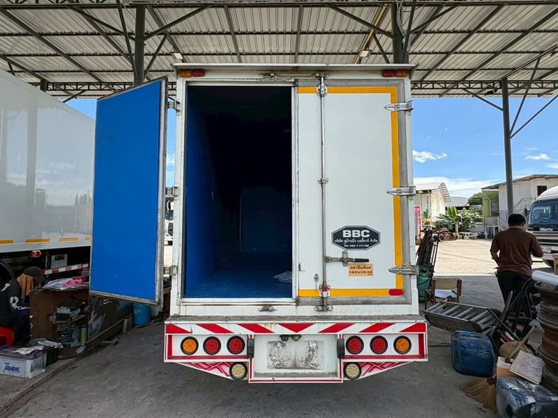 HINO XZU 136 ปี 53 ตู้2บาน 