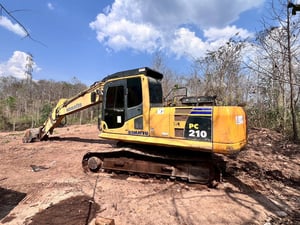 KOMATSU 210-8 mo กล้องหลัง ไฟฟ้าครบ รถพร้อมทำงาน เอกสารเล่มทะเบียน 