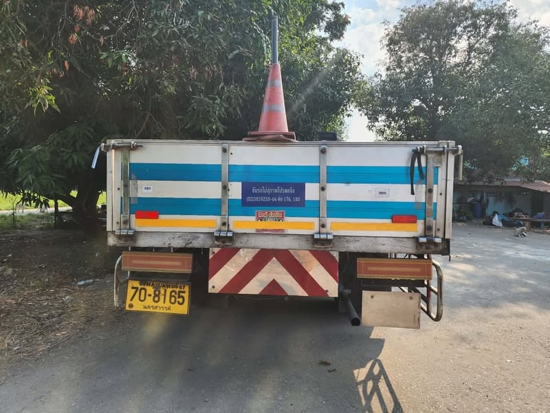 Isuzu NPR133 แรง ปี 46 (เจ้าของขายเอง) ยาว 5.5 ม. Isuzu NPR133 แรง ปี 46 (เจ้าของขายเอง) ยาว 5.5 ม.