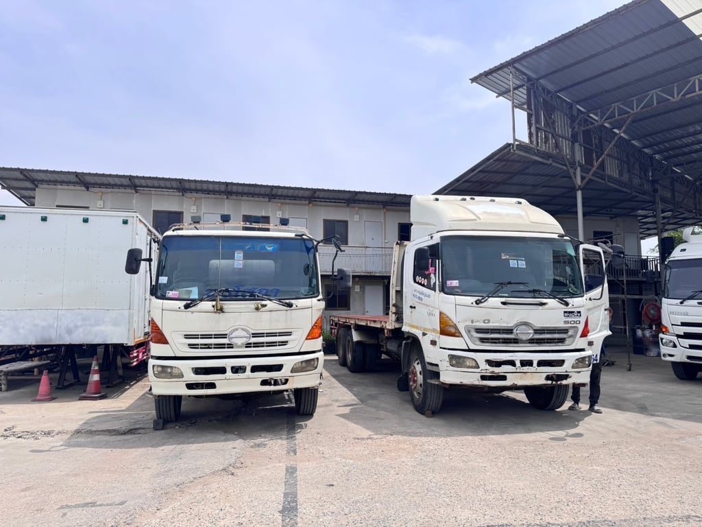 10 ล้อ พื้นเรียบ HINO 212 ปี 53 