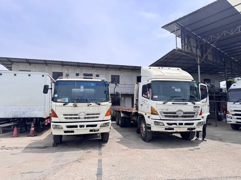 10 ล้อ พื้นเรียบ HINO 212 ปี 53 10 ล้อ พื้นเรียบ HINO 212 ปี 53
