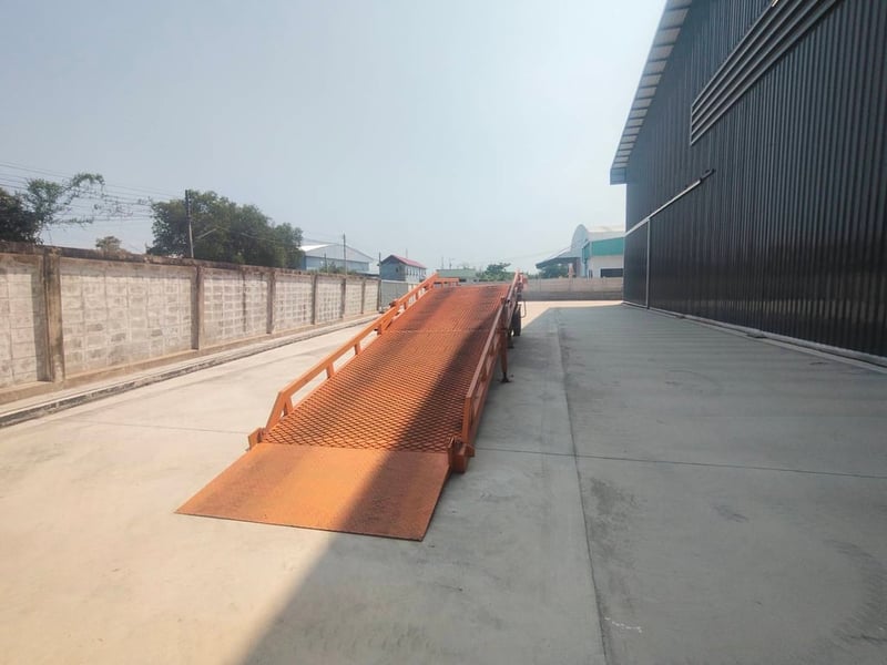 สะพานโหลดรับน้ำหนักได้10ตัน  กว้าง2.2เมตรความยาว11-12เมตรถ้าพับคือ4เมตร