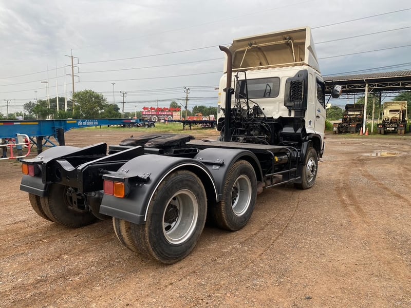 ฮีโน่เมก้า หัวลาก 320แรง ปี 2547 ราคา 520,000 บาท