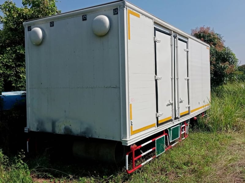 ตู้แห้ง 4 บาน (เมก้า) ยาว5.8 รวมบันได ราคา 150,000 บาท ตู้แห้ง 4 บาน (เมก้า) ยาว5.8 รวมบันได ราคา 150,000 บาท