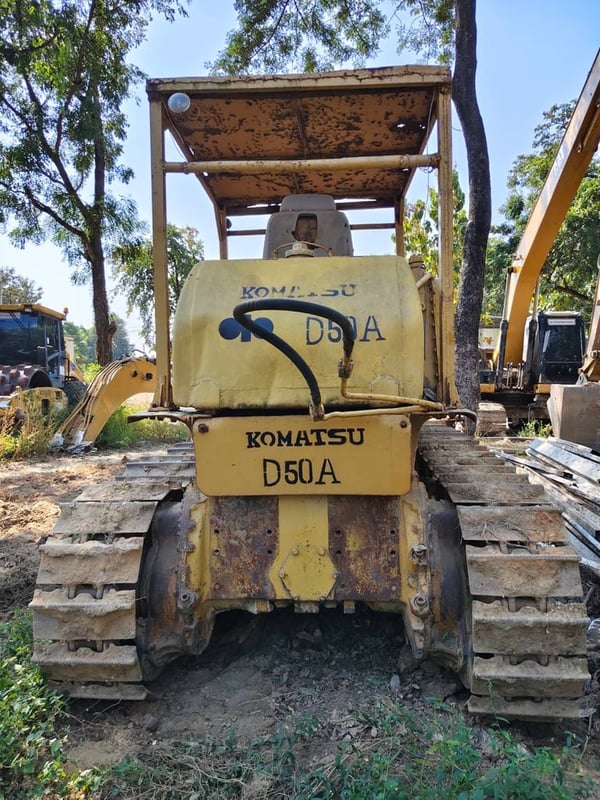 KOMATSU D50A รถดันดินรุ่นคลาสสิก KOMATSU D50A รถดันดินรุ่นคลาสสิก