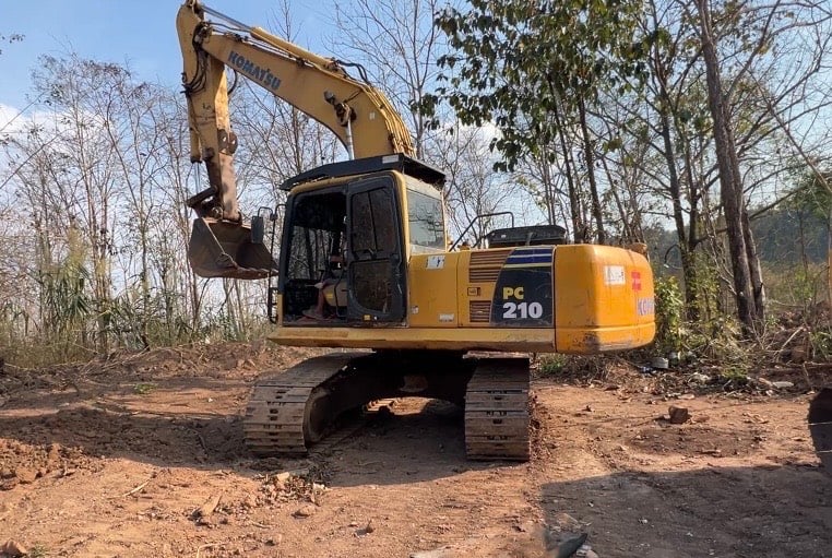 ขายแพ็คคู่  2 คัน  ราคา  700,000 1. KOMATSU PC 200-8 MO กล้องหลัง 2. KOBELCO SK200-3 เอกสารใบอินวอย