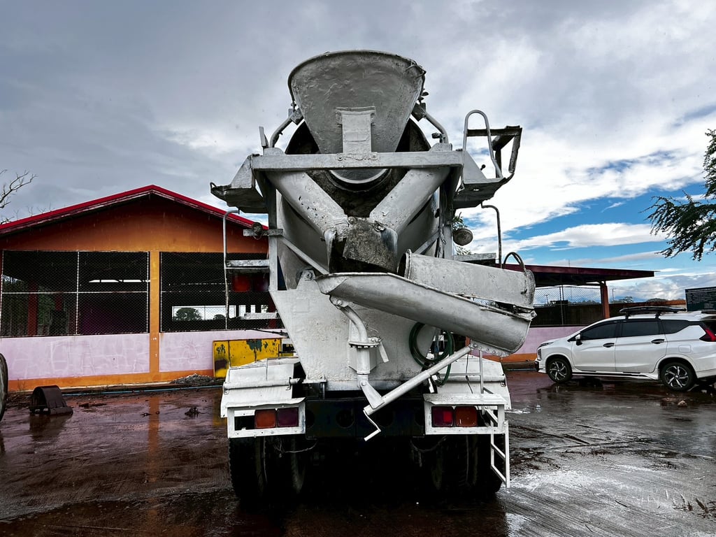 Hino 270 แรง โม่ปูน ปี 48 Hino 270 แรง โม่ปูน ปี 48