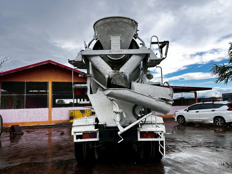 Hino 270 แรง โม่ปูน ปี 48 Hino 270 แรง โม่ปูน ปี 48