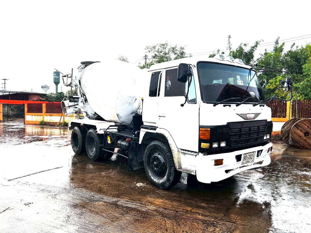 Hino 270 แรง โม่ปูน ปี 48 Hino 270 แรง โม่ปูน ปี 48