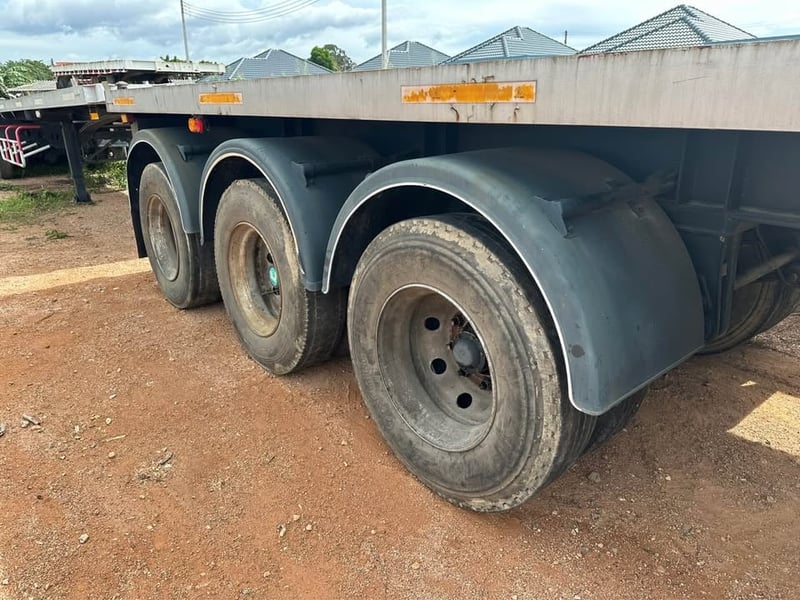 หางพื้นเรียบสามเพลาRCK ปี51 ราคา 180,000 บาท 