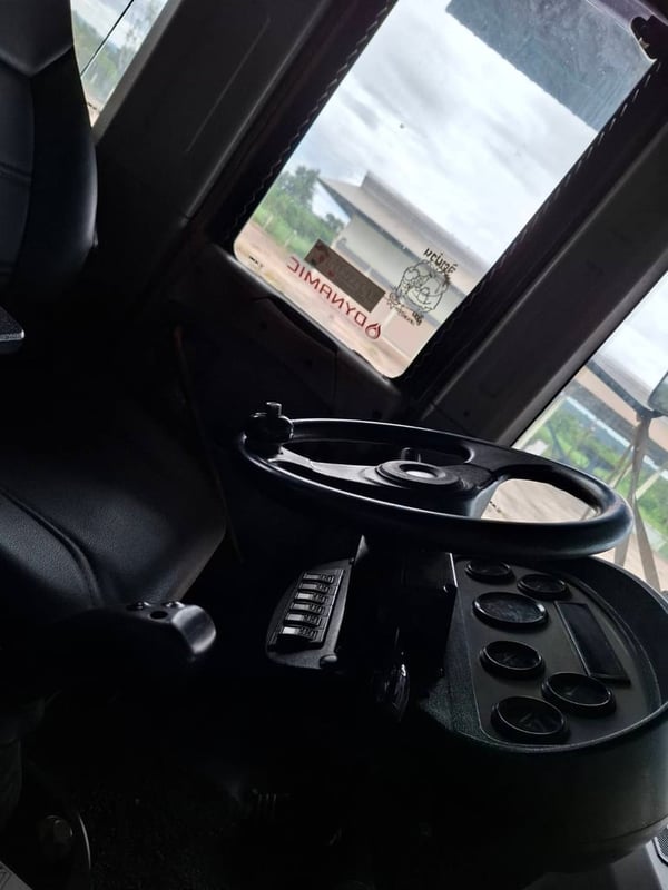 รถตัก LW330kตักได้3ตันเครื่องดีเชล รถตัก LW330kตักได้3ตันเครื่องดีเชล