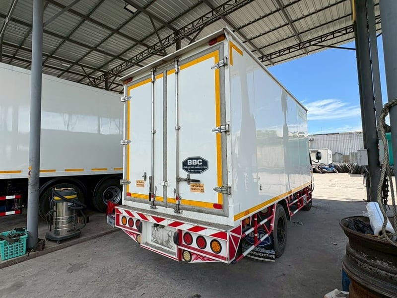 HINO XZU 136 ปี 53 ตู้2บาน 