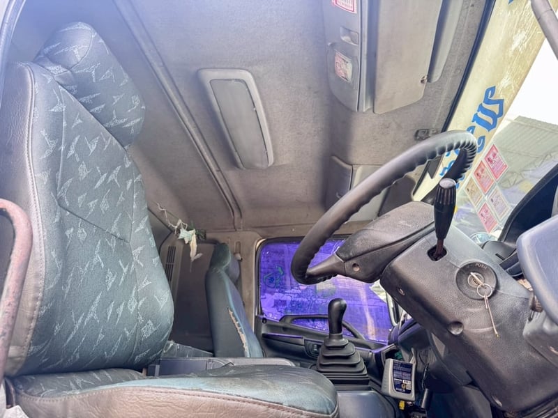 10 ล้อ พื้นเรียบ HINO 212 ปี 53 10 ล้อ พื้นเรียบ HINO 212 ปี 53