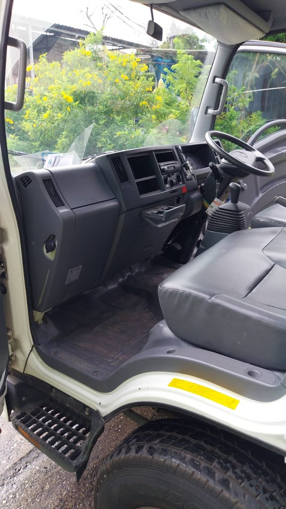 Isuzu NMR130 รถคอก ไมล์น้อย  (เจ้าของขายเอง)