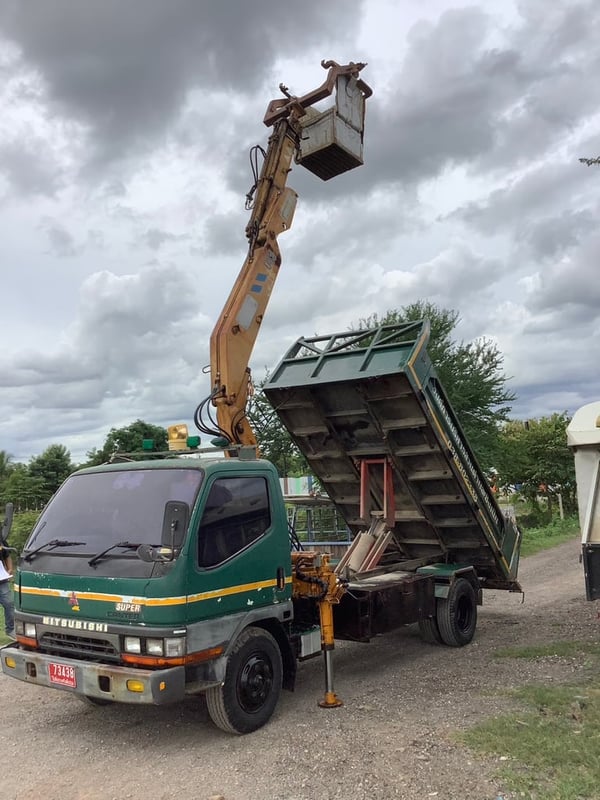 มิตซู 6 ล้อดั้ม 130 แรง กระเช้า ยูโร2 ปี 45  ราคา 290,000 บาทบาท 